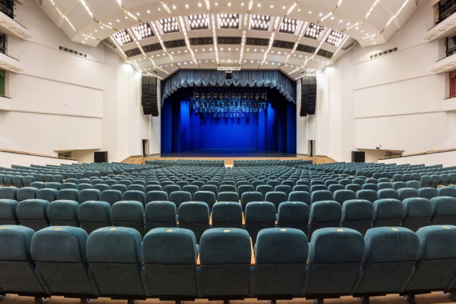 Оснащение Дома культуры с залом на 500 мест фото