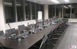 Экономичная конференц-система Bosch на 14 участников, 1 председателя и с озвучиванием помещения до 50кв.м., возможностью подавления акустической обратной связи  -anons