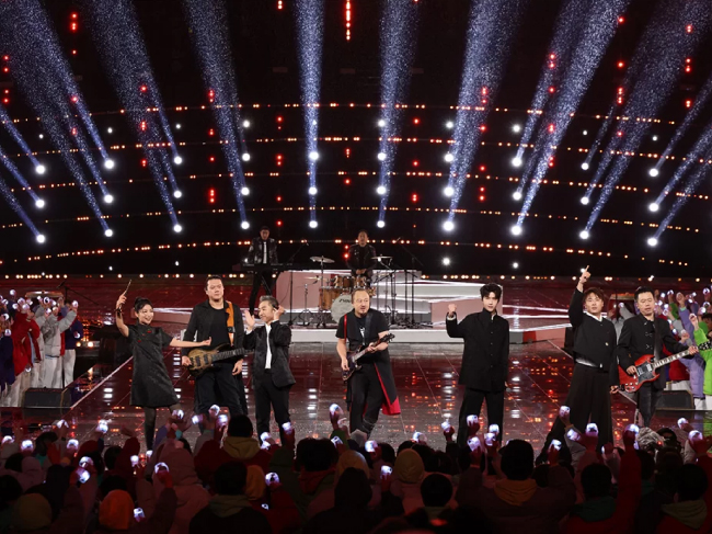 Light Sky блистает на новогодней вечеринке Центральной радиотелевизионной станции Китая, фото-3