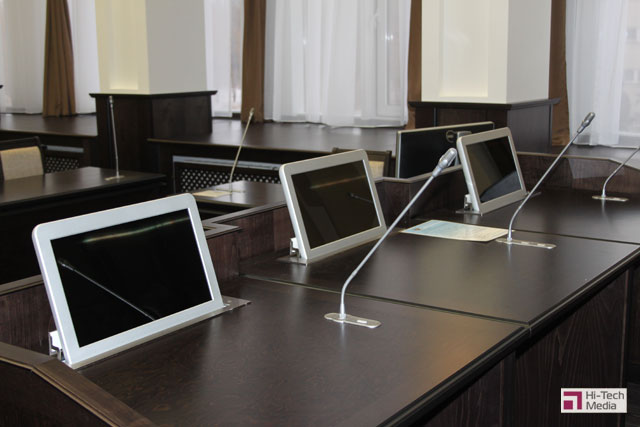 Выдвижные мониторы Arthur Holm